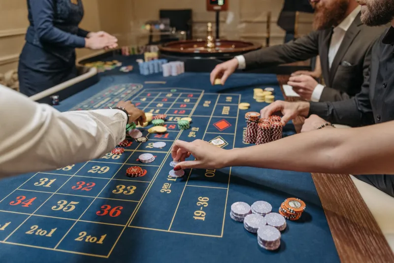 Points, Perks, and Pressure: How Casino Loyalty Programs Are Built to Move You From Free to Real Money