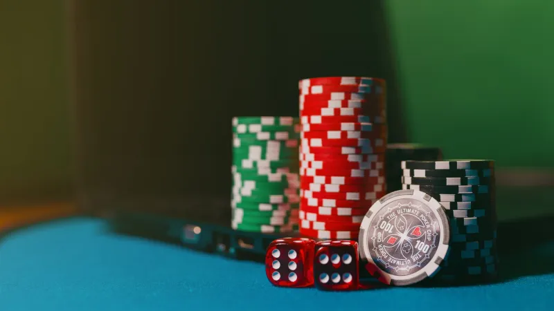 When Virtual Chips Cash Out: Why Your Free-Play Strategy Falls Apart the Moment Real Money Enters the Picture